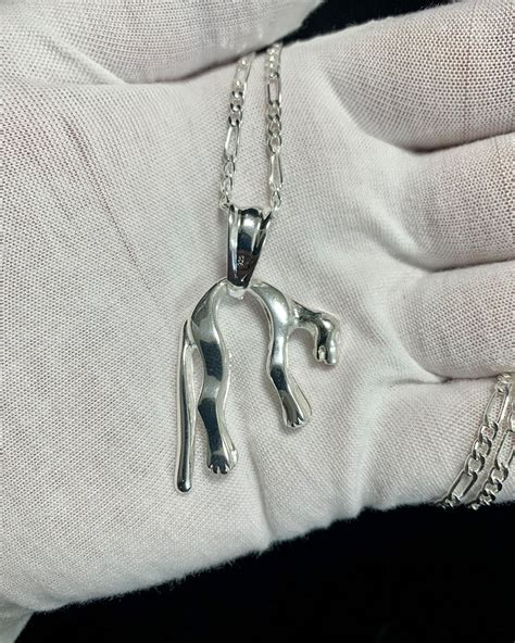 Mittelgroßer Panther Anhänger aus 925 Sterling Silber.